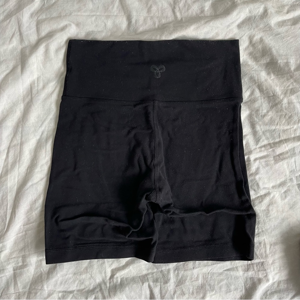 Aritzia TNAbutter Atmosphere 7” Biker Shorts